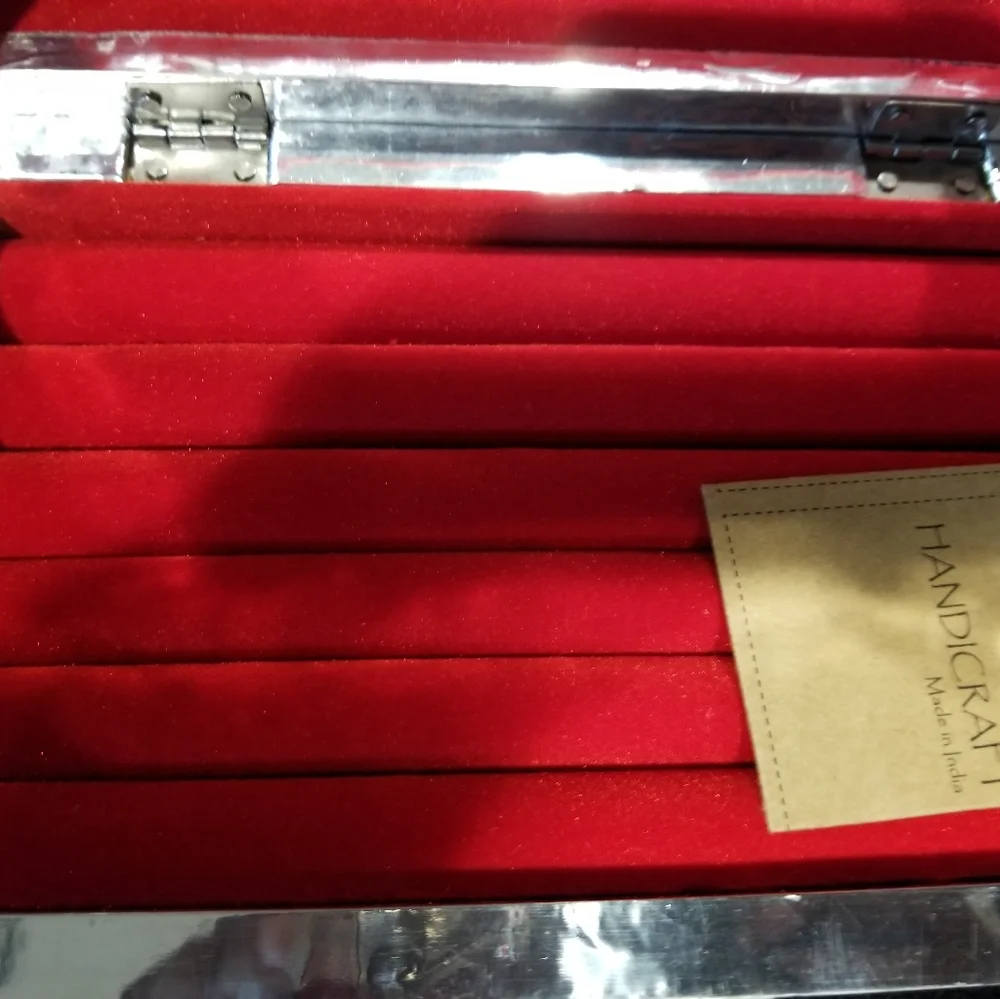 Decorative Aluminum Rings Jewelry Box Square in center - Picture 4 of 7